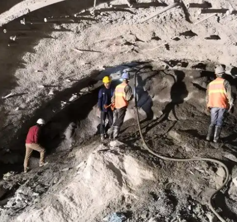 盐亭拱顶带模注浆料的施工流程及注意事项